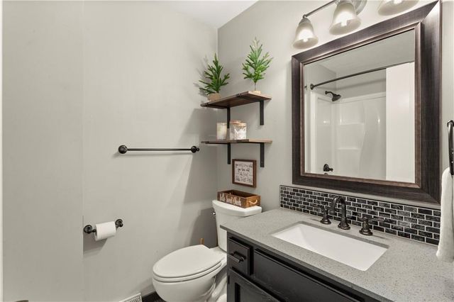 121 SE Moore Street, Blue Springs, MO 64014