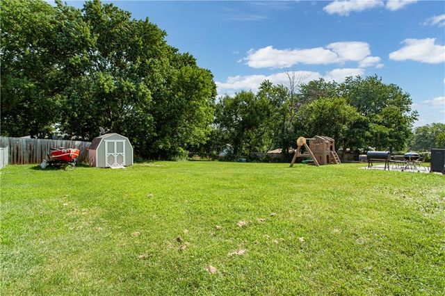 121 SE Moore Street, Blue Springs, MO 64014