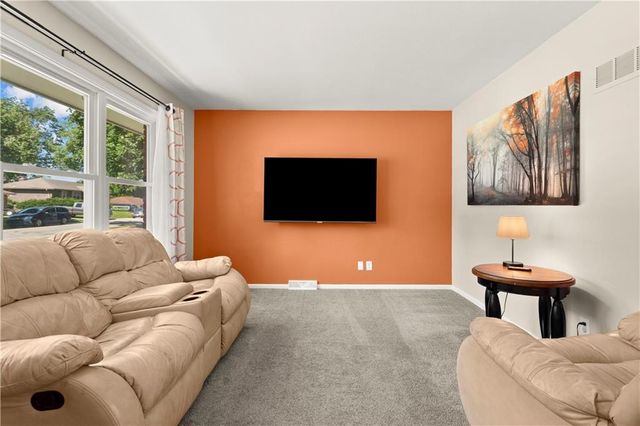 121 SE Moore Street, Blue Springs, MO 64014