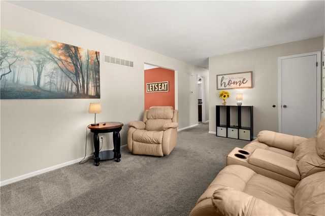 121 SE Moore Street, Blue Springs, MO 64014