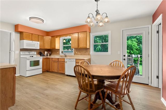 121 SE Moore Street, Blue Springs, MO 64014