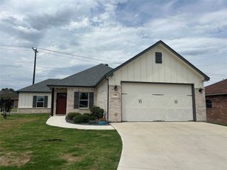 140 Hummingbird Drive, Weatherford, TX 76088