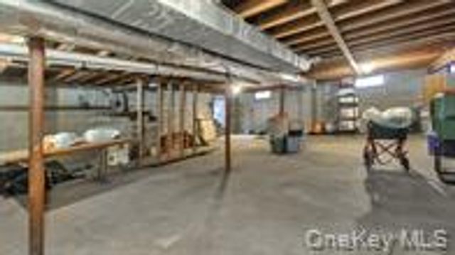 4 Tamarack Court, East Quogue, NY 11942