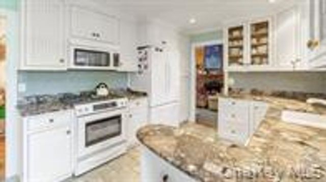 4 Tamarack Court, East Quogue, NY 11942