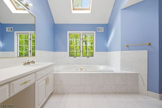 3 Lockwood Dr, Bridgewater Twp., NJ 08807