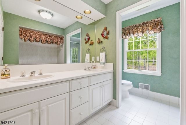 3 Lockwood Dr, Bridgewater Twp., NJ 08807