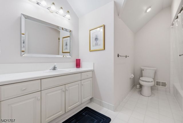 3 Lockwood Dr, Bridgewater Twp., NJ 08807