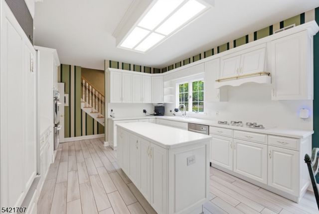 3 Lockwood Dr, Bridgewater Twp., NJ 08807