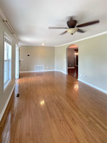 730 Everville Dr, Livingston, TN 38570