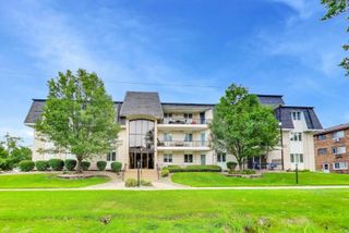 18559 Escanaba Avenue 101, Lansing, IL 60438