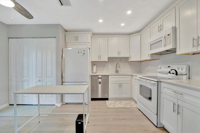 4105 35TH AVENUE W 3, Bradenton, FL 34205