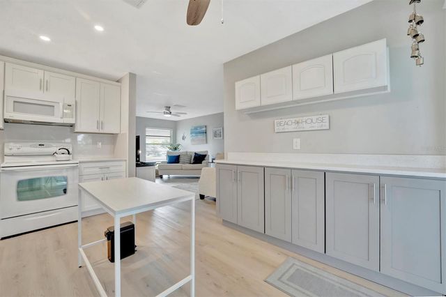 4105 35TH AVENUE W 3, Bradenton, FL 34205