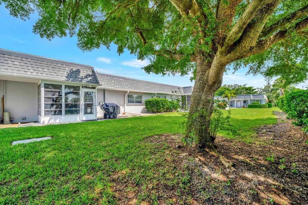 Image 26 of property listing at 4105 35TH AVENUE W 3, Bradenton, FL 34205