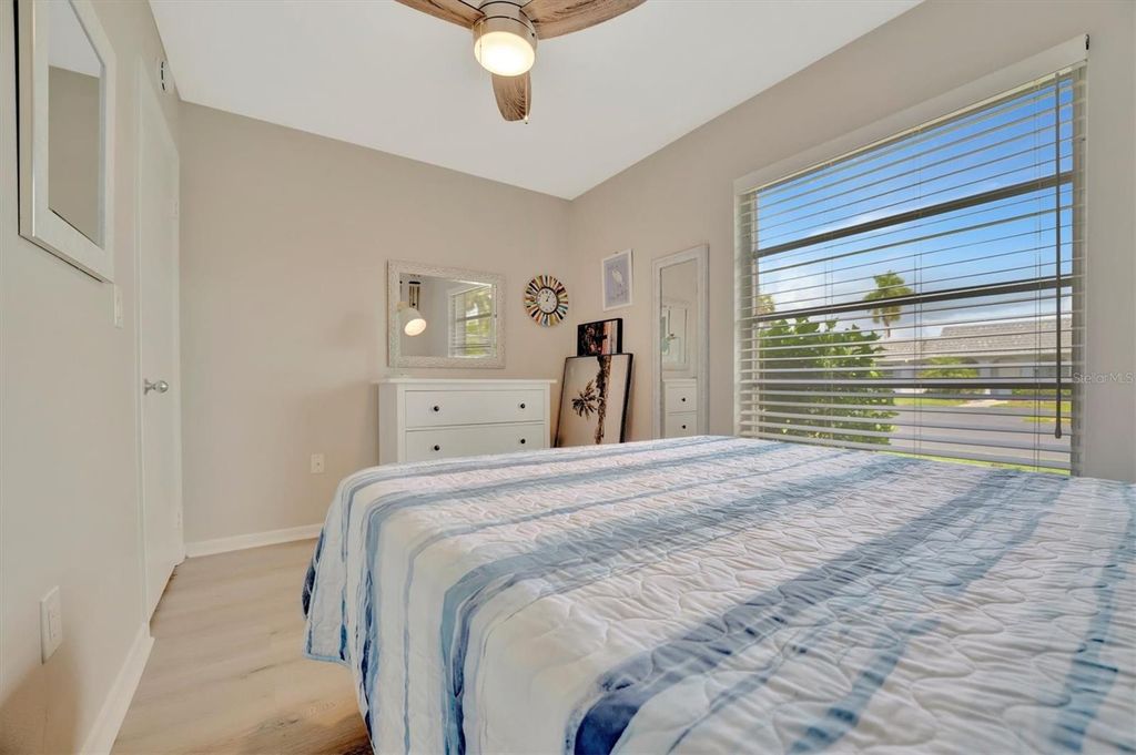 Image 36 of property listing at 4105 35TH AVENUE W 3, Bradenton, FL 34205