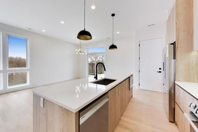 1244 N Kedzie Avenue 4, Chicago, IL 60651
