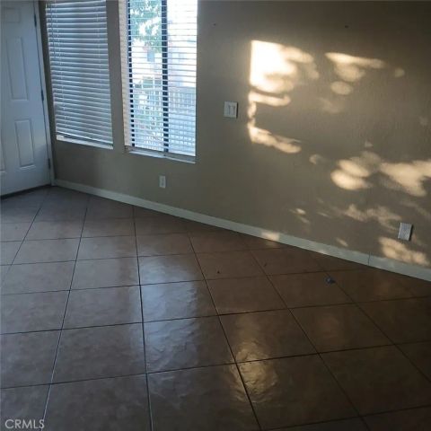 2433 West Acacia Avenue, Hemet, CA 92545