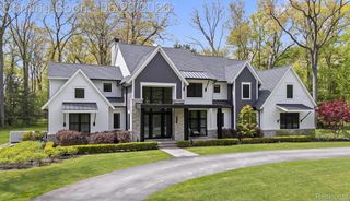 5200 Windingwood Drive, Bloomfield Charter Township, MI 48302