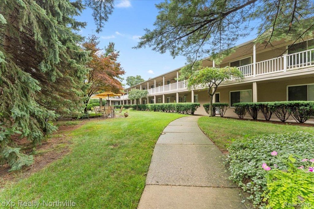 475 S Adams Road, Birmingham, MI 48009