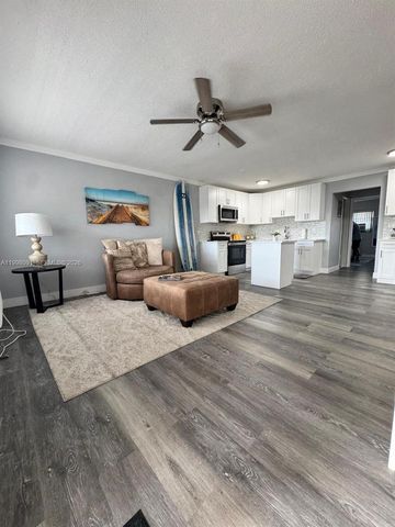 2111 NE 56th St 206, Fort Lauderdale, FL 33308