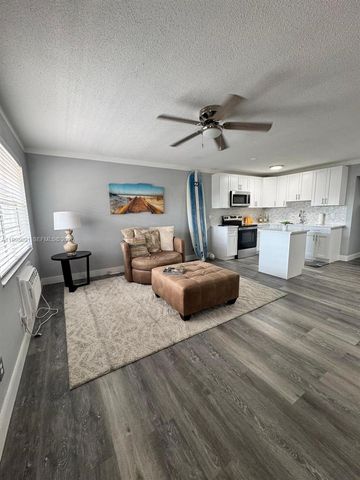 2111 NE 56th St 206, Fort Lauderdale, FL 33308