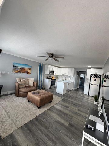 2111 NE 56th St 206, Fort Lauderdale, FL 33308