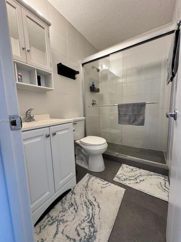 2111 NE 56th St 206, Fort Lauderdale, FL 33308