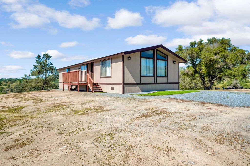 Image 1 of property listing at 27062 Road 400, Madera, CA 93636