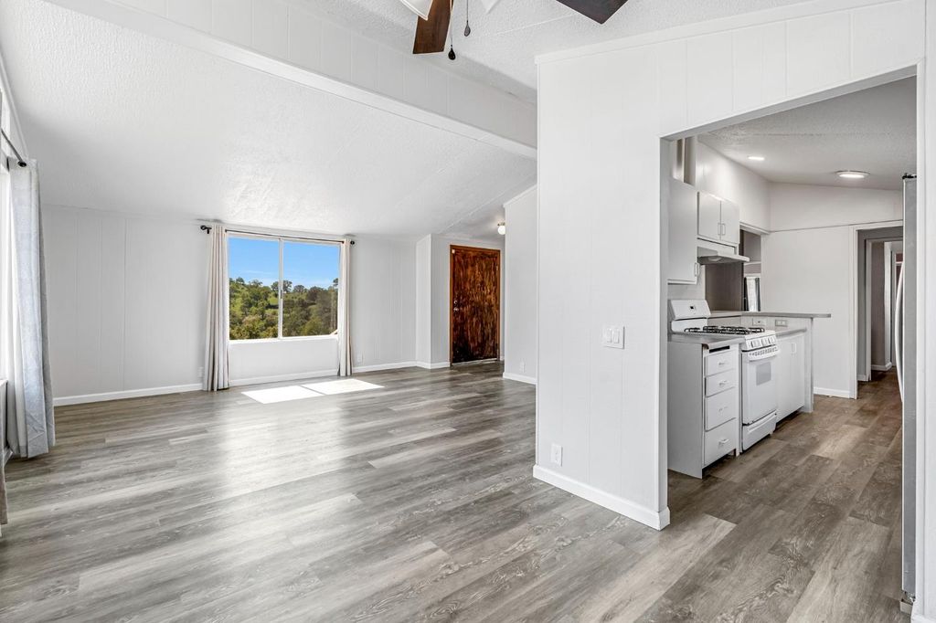 Image 11 of property listing at 27062 Road 400, Madera, CA 93636