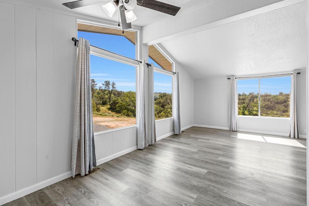 Image 12 of property listing at 27062 Road 400, Madera, CA 93636