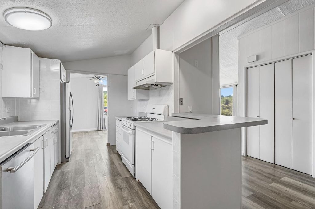 Image 15 of property listing at 27062 Road 400, Madera, CA 93636