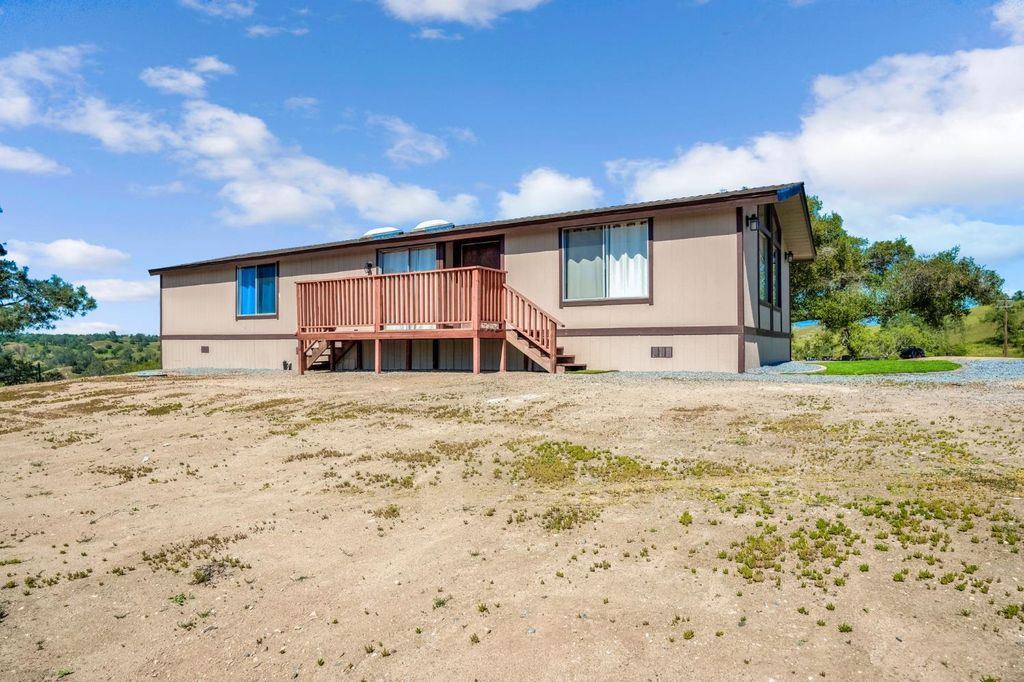Image 2 of property listing at 27062 Road 400, Madera, CA 93636