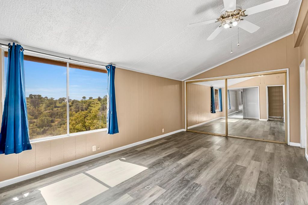 Image 25 of property listing at 27062 Road 400, Madera, CA 93636