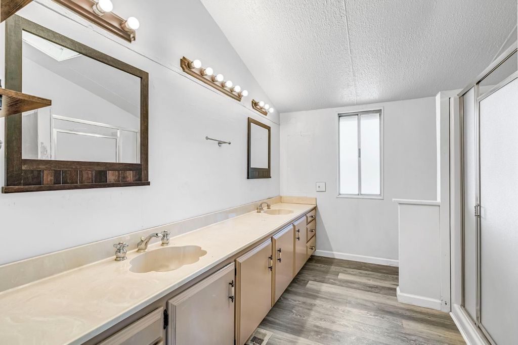 Image 27 of property listing at 27062 Road 400, Madera, CA 93636