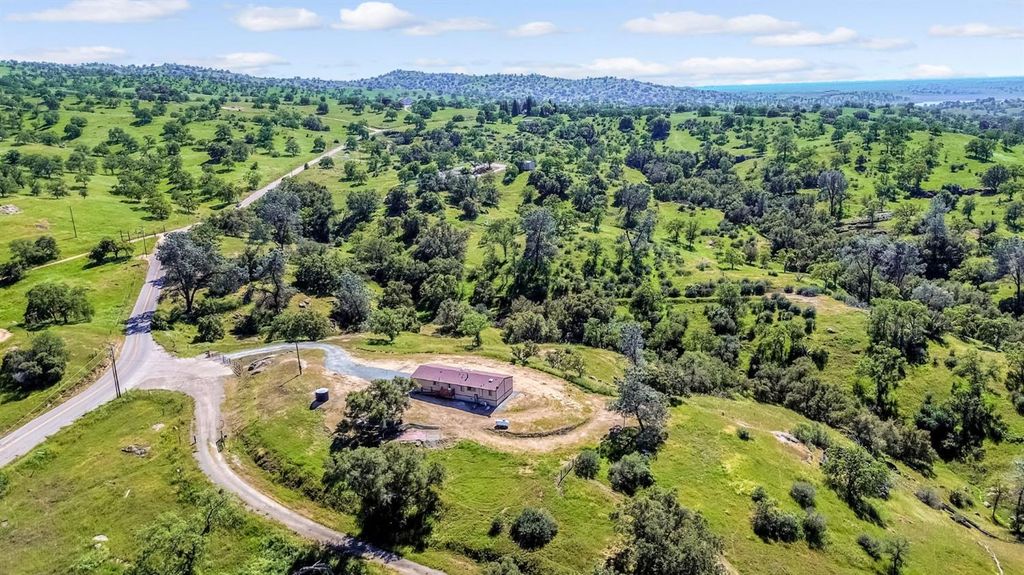 Image 32 of property listing at 27062 Road 400, Madera, CA 93636