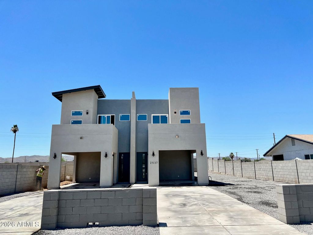 2537 E SOUTHGATE Avenue, Phoenix, AZ 85040 — exterior