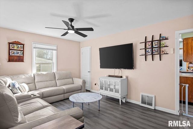 2100 E Hood Street, Springfield, IL 62703