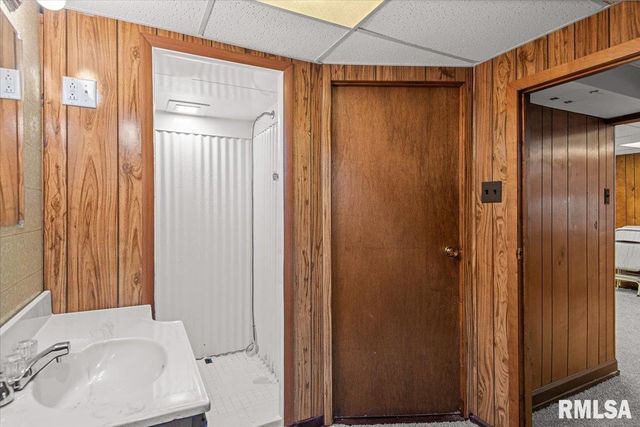 2100 E Hood Street, Springfield, IL 62703