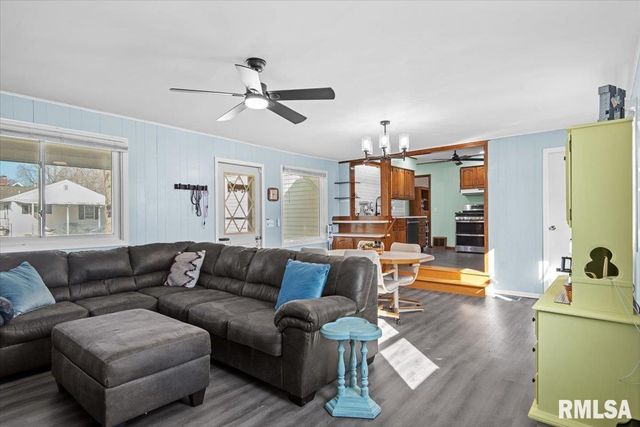 2100 E Hood Street, Springfield, IL 62703