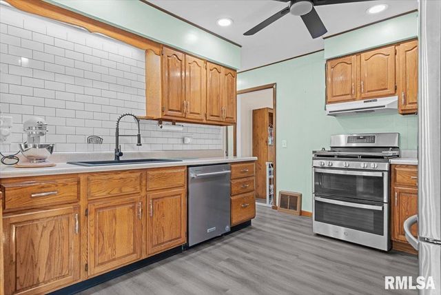 2100 E Hood Street, Springfield, IL 62703