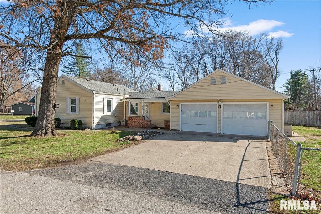 2100 E Hood Street, Springfield, IL 62703