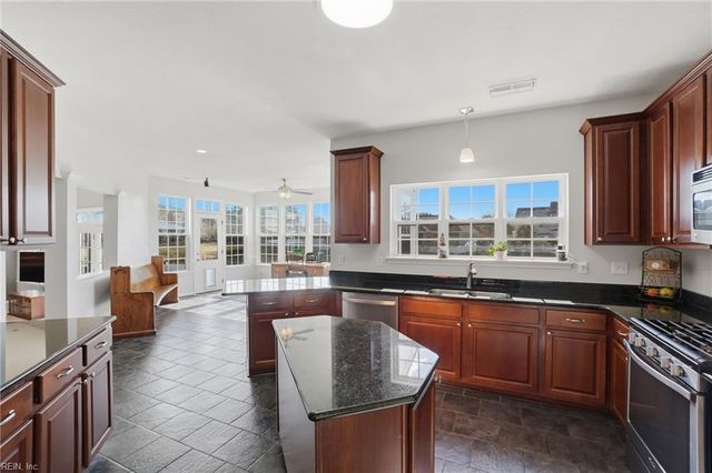 2505 Unbridled LN, Virginia Beach, VA 23456