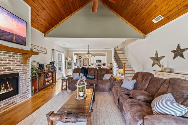 5240 Highway 17, Clarkesville, GA 30523