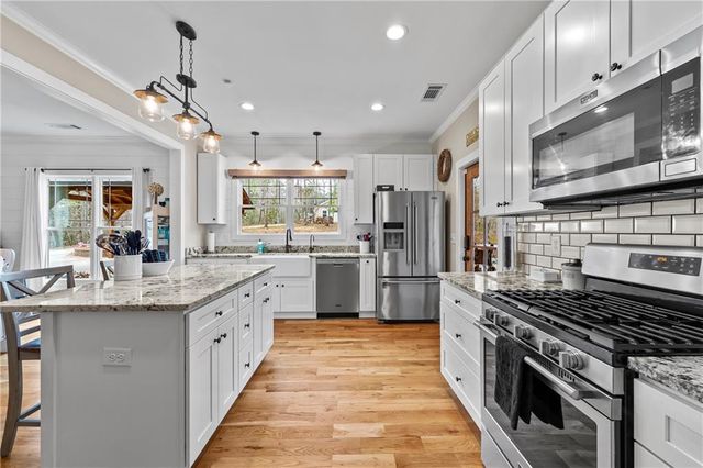5240 Highway 17, Clarkesville, GA 30523