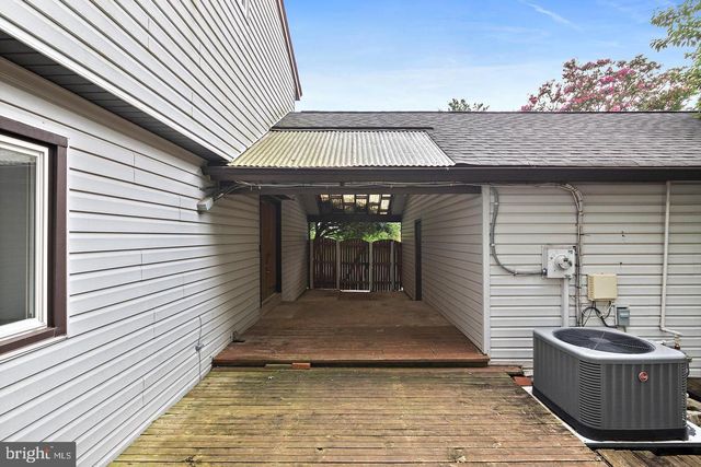 511 AVONDALE DR, Sterling, VA 20164