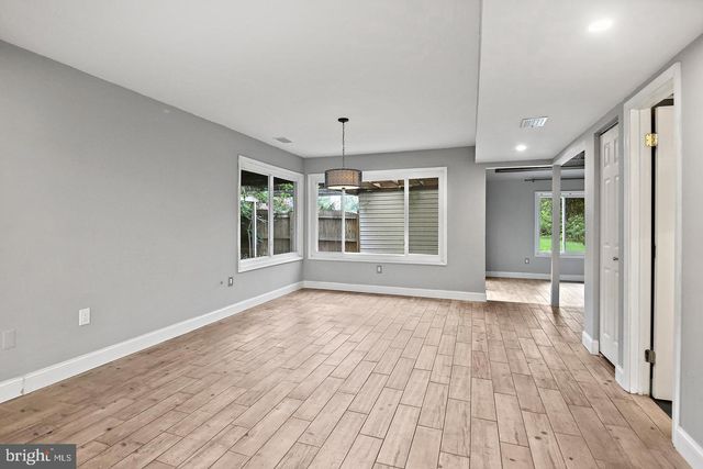 511 AVONDALE DR, Sterling, VA 20164