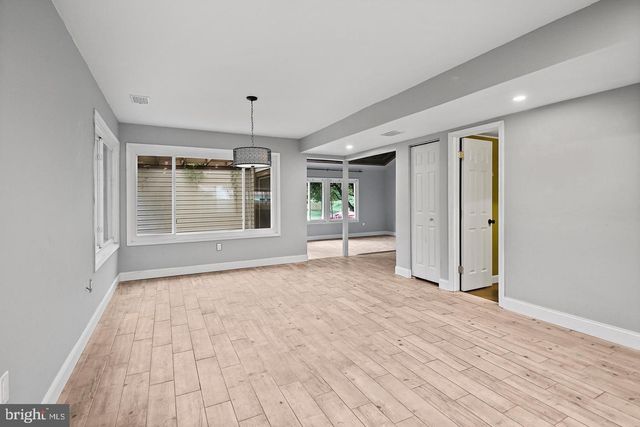 511 AVONDALE DR, Sterling, VA 20164