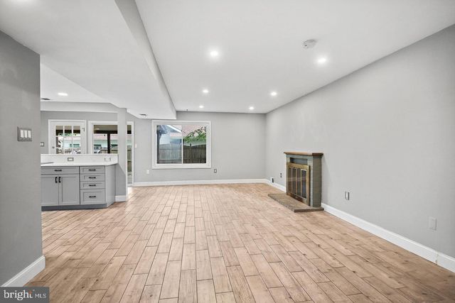 511 AVONDALE DR, Sterling, VA 20164