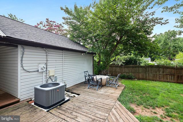 511 AVONDALE DR, Sterling, VA 20164