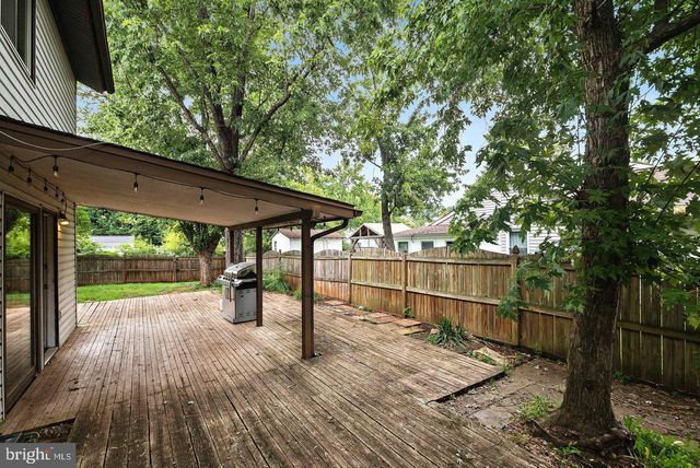 511 AVONDALE DR, Sterling, VA 20164