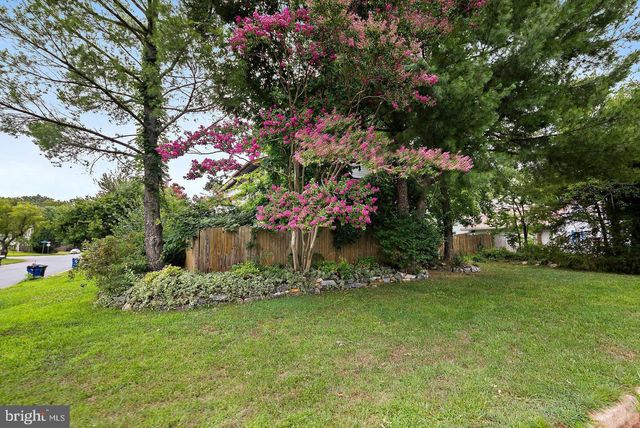 511 AVONDALE DR, Sterling, VA 20164